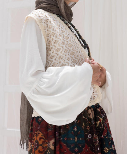 Crepe puffy sleeves top in Light off white