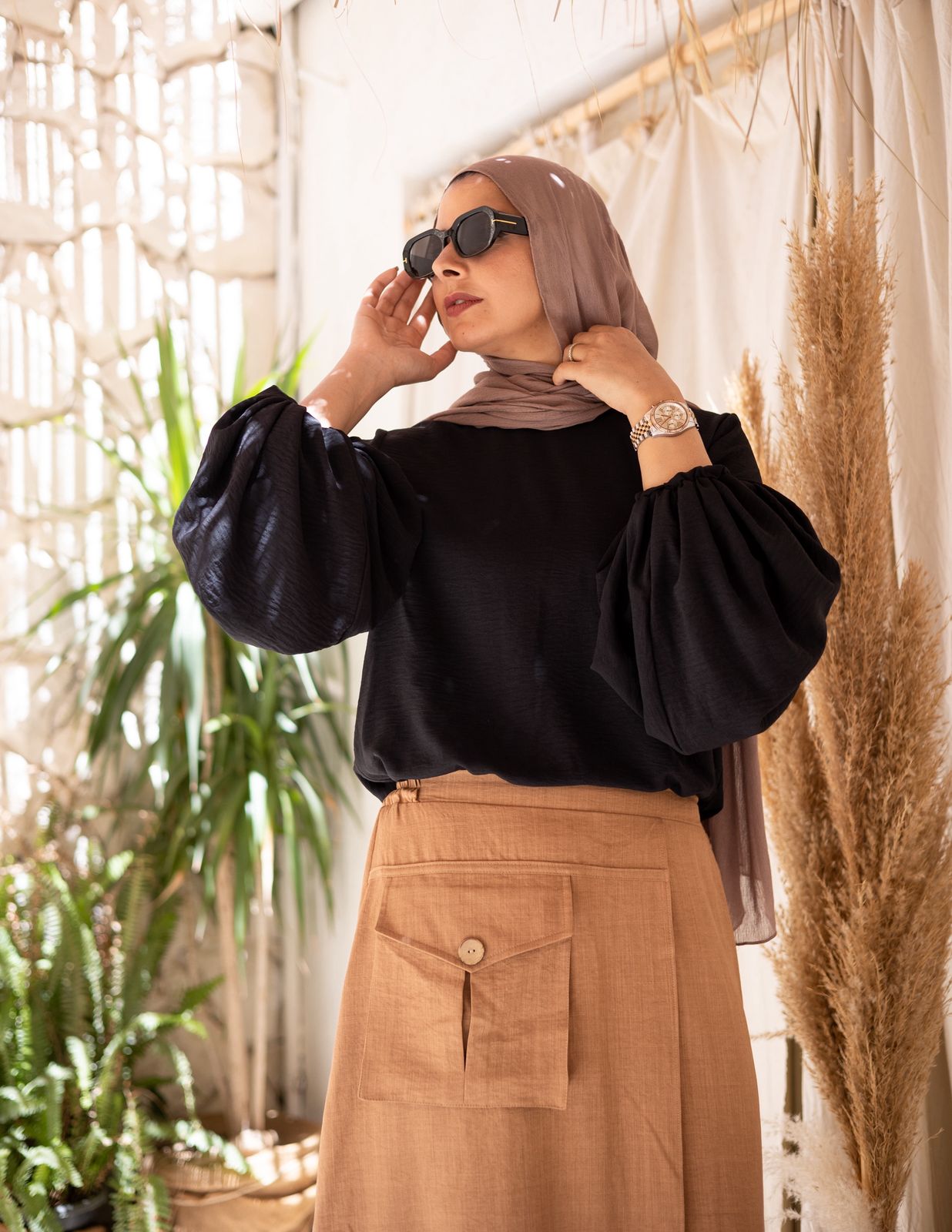 Crepe puffy sleeves top in Black