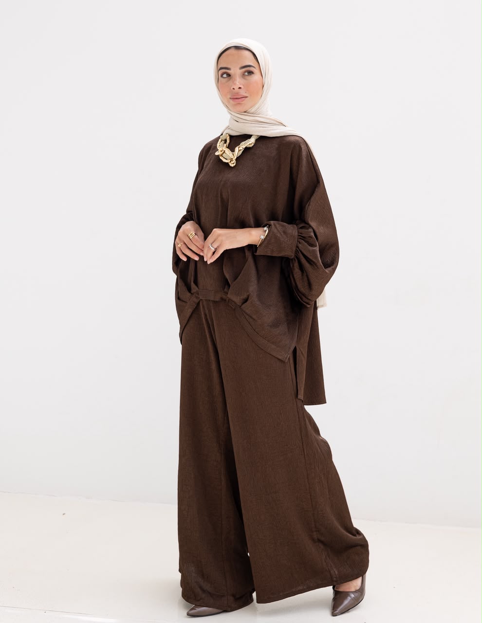 Evening soire elegant silk set in Brown