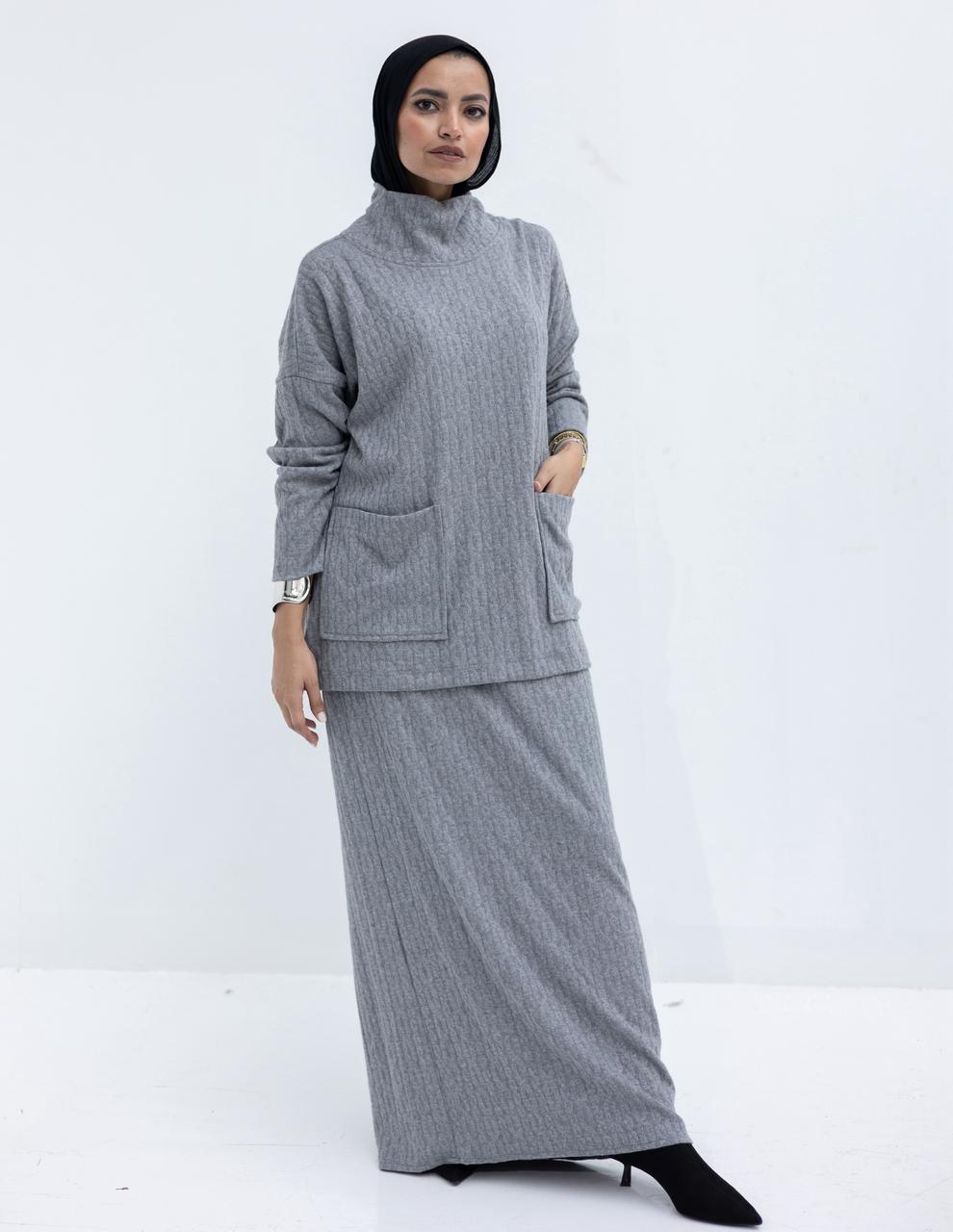 Woolen knitted set in Gray
