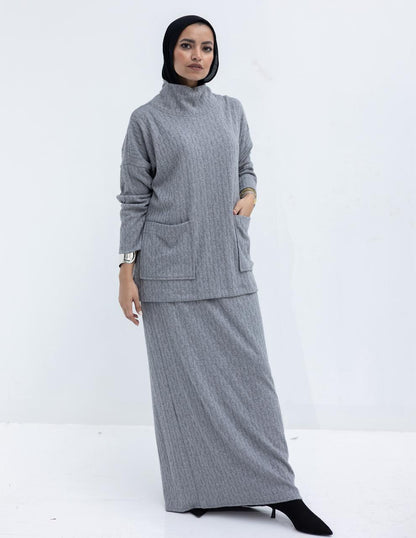 Woolen knitted set in Gray