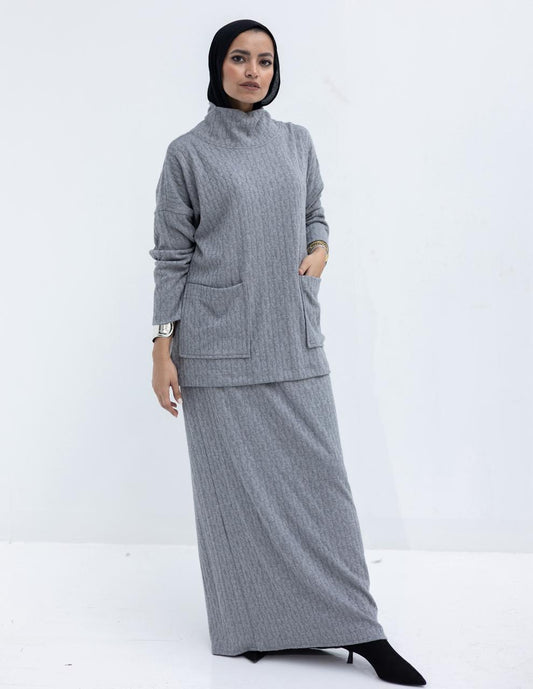 Woolen knitted set in Gray