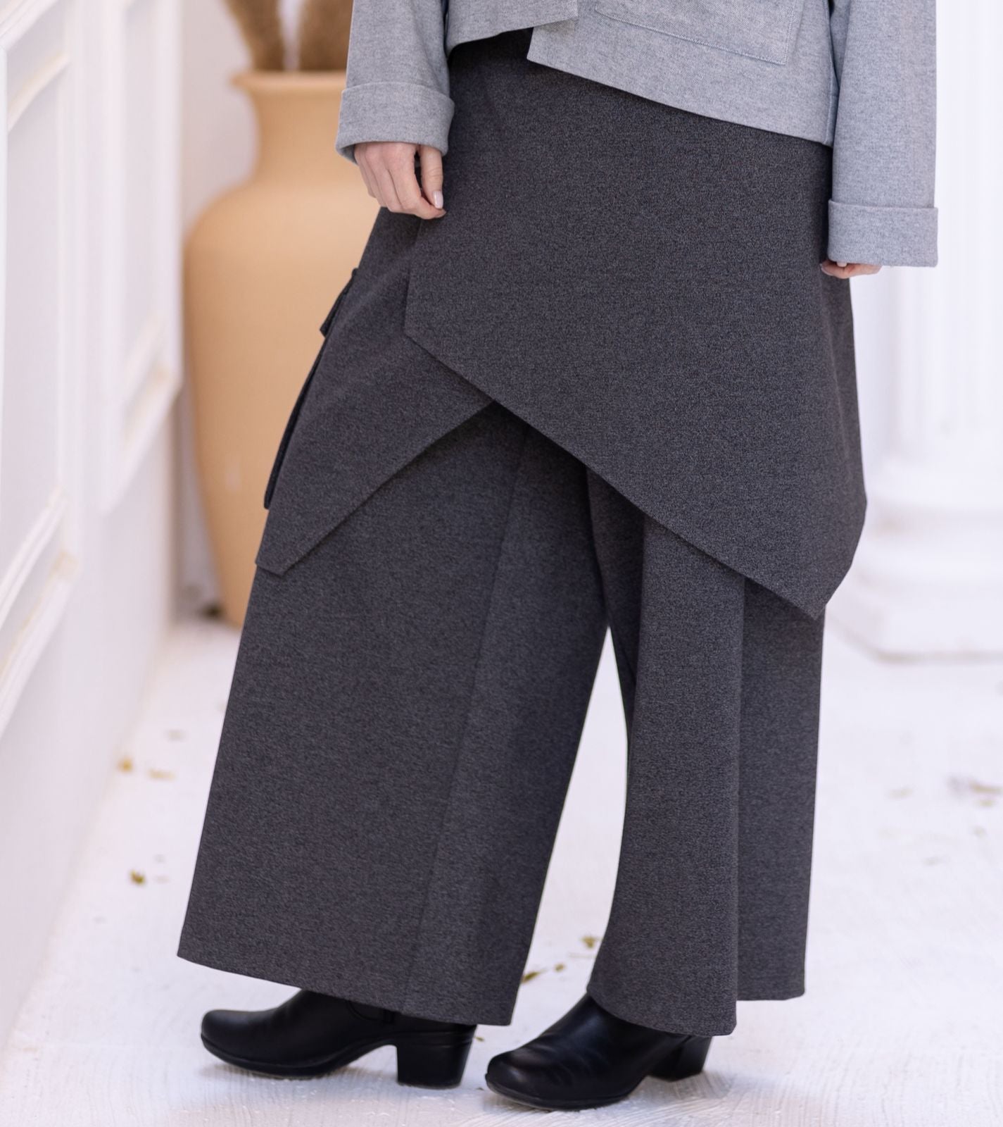 Modest trendy pants with pocket in Gray