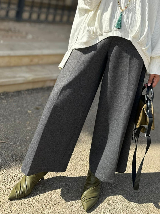Short woolen pants in Gray