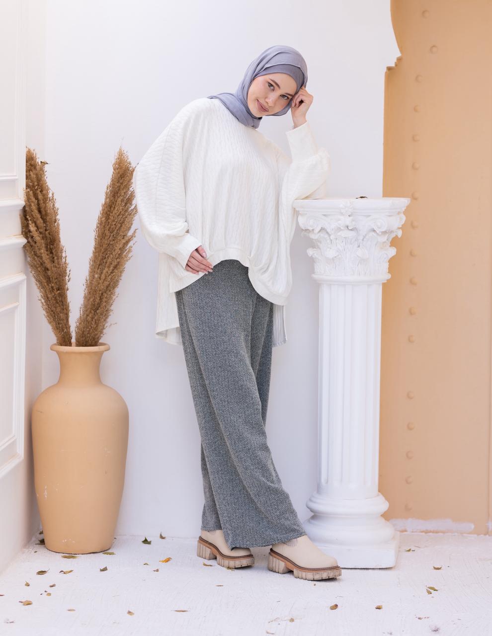 High low knitted pullover in off white