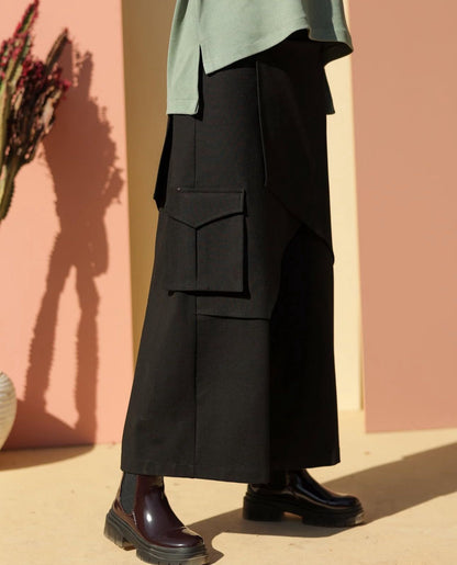 Modest trendy pants with pocket in Black
