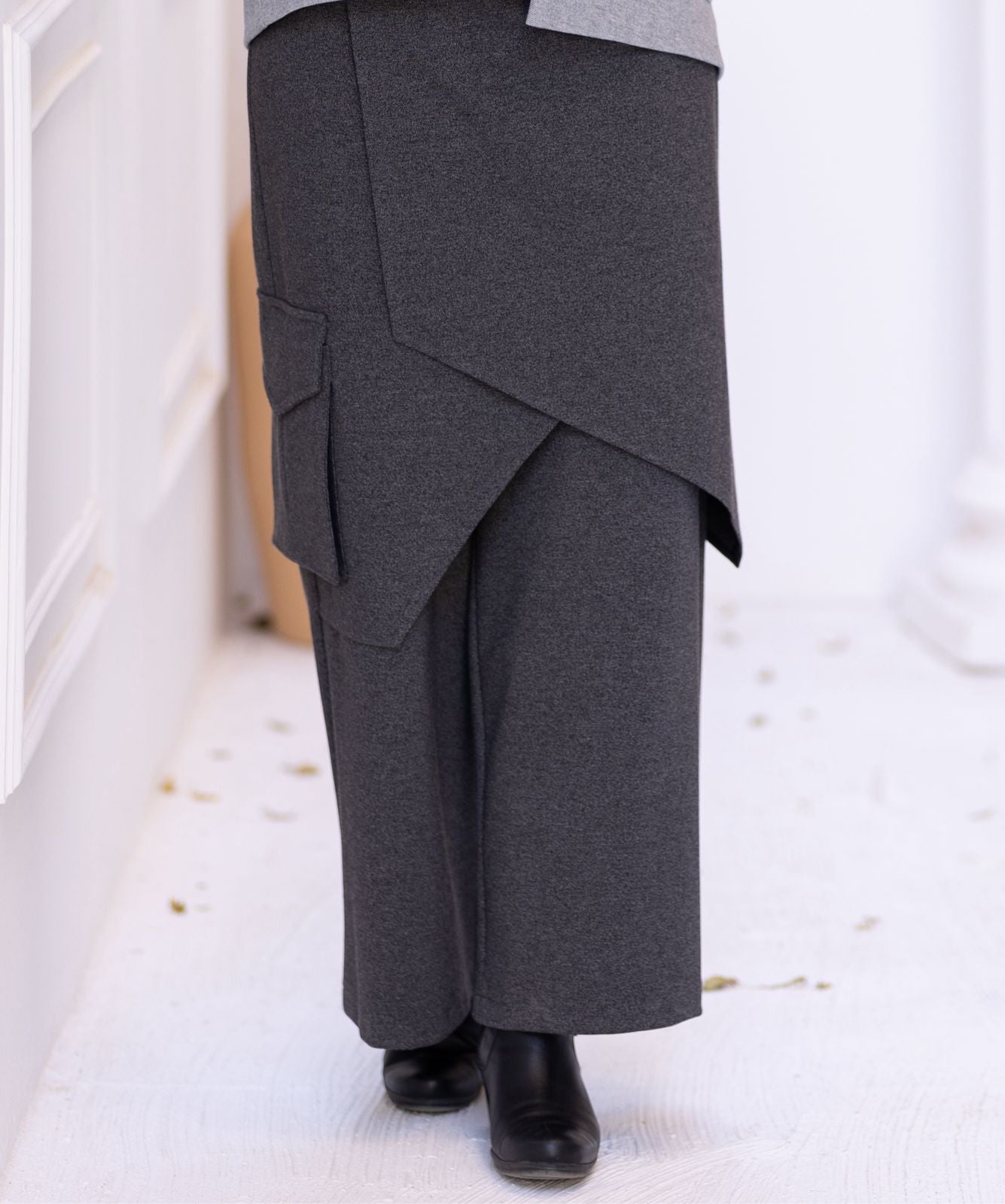 Modest trendy pants with pocket in Gray
