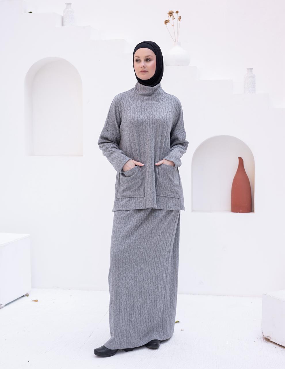 Woolen knitted set in Gray