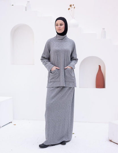 Woolen knitted set in Gray
